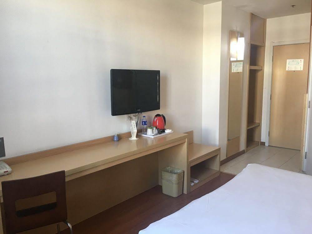 Отель Ibis Nantong Qingnian Экстерьер фото